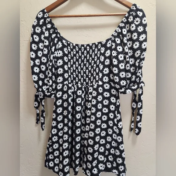 Forever 21 Black & White Floral Mini Dress - Picture 2 of 8